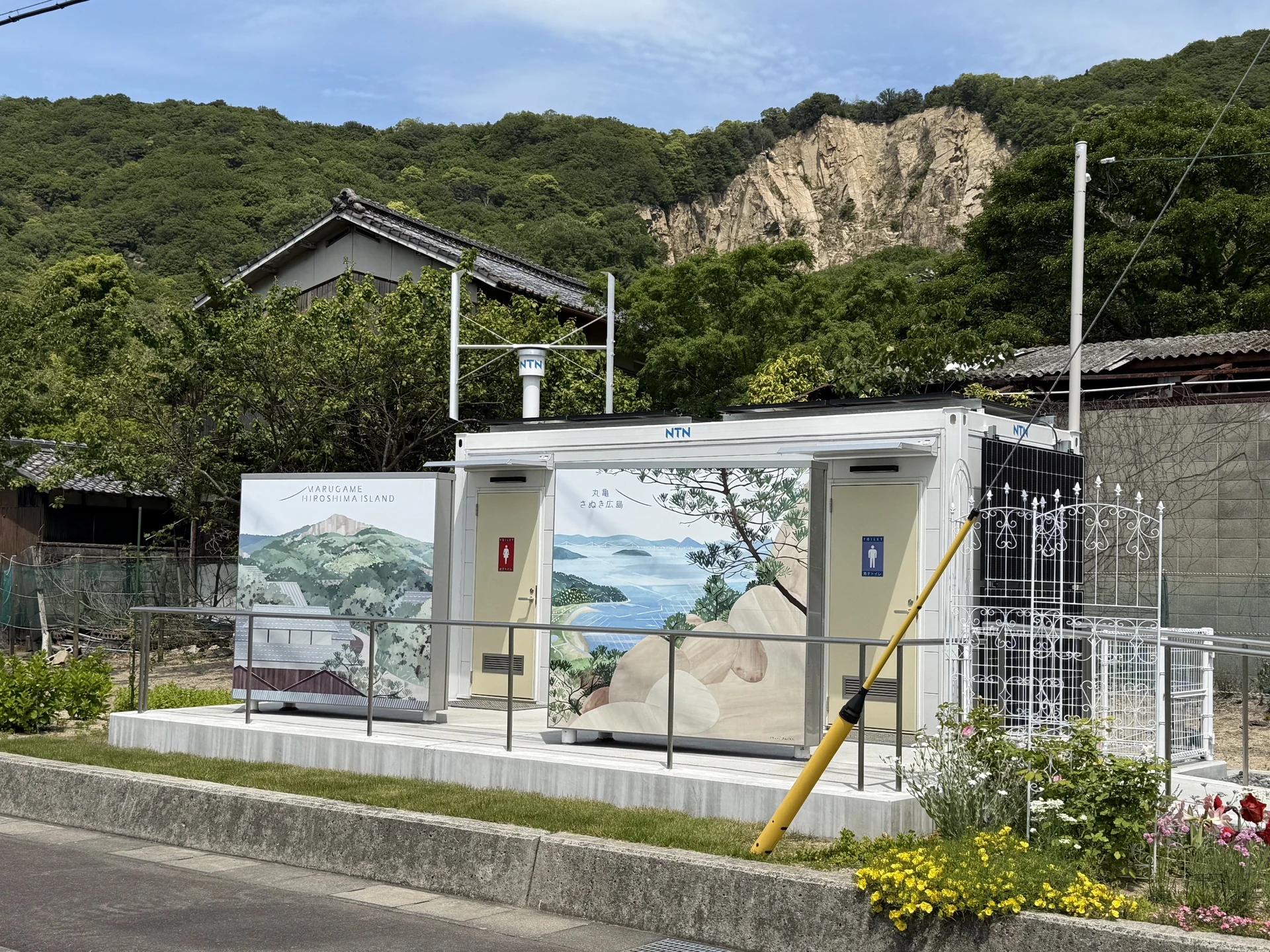 心経山のふもとに設置されたN³ エヌキューブ